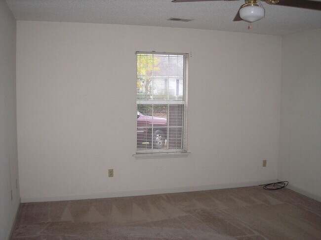 Building Photo - 414 Saddlebrooke Rd