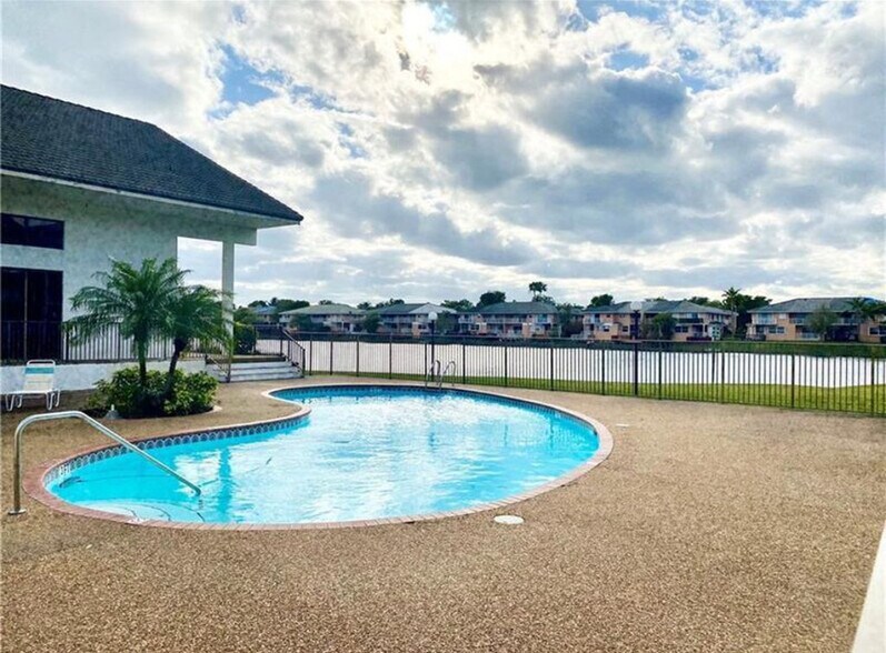 Building Photo - 3100 NW 46th St