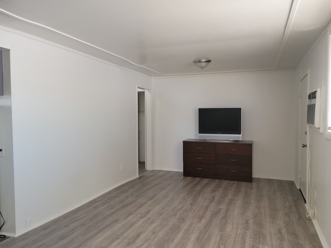 Building Photo - 2 bedroom condo in Overton