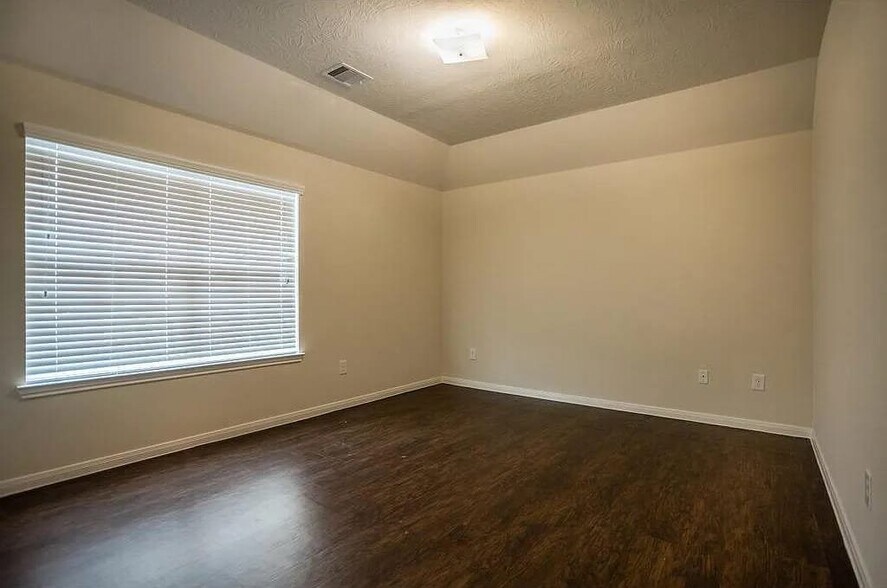 Building Photo - 12626 Mountain Daisy Rd