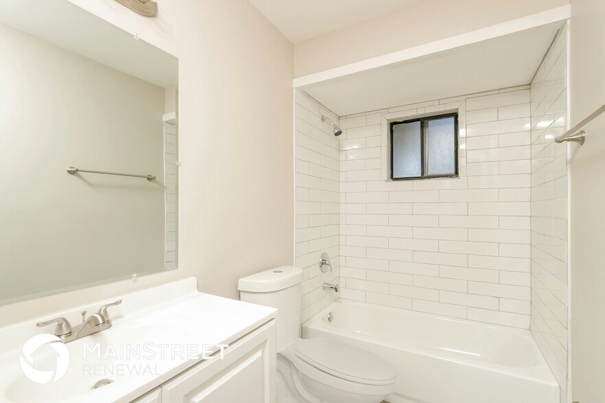 Building Photo - 1079 Beacon St NW