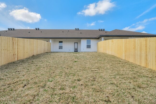 Building Photo - Bright & Cozy Townhome