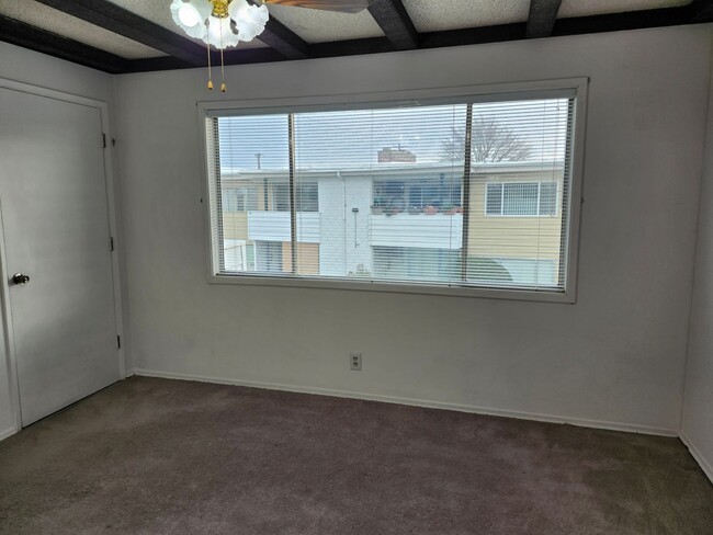 Building Photo - Oversized 2 bedroom Condo -  **$500 off Mo...