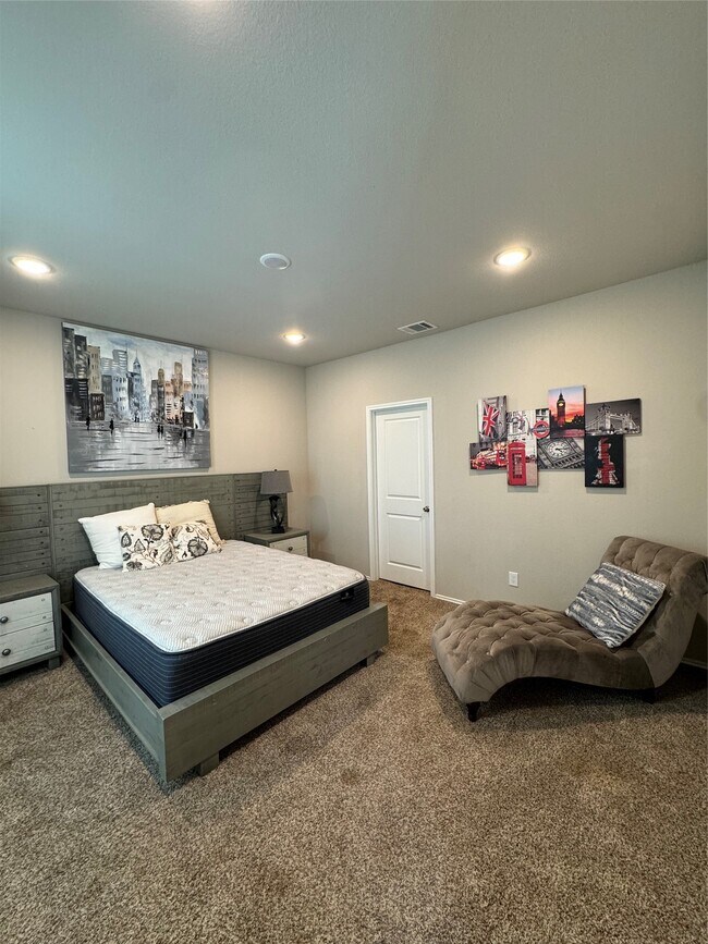 Building Photo - 710 Crystal River