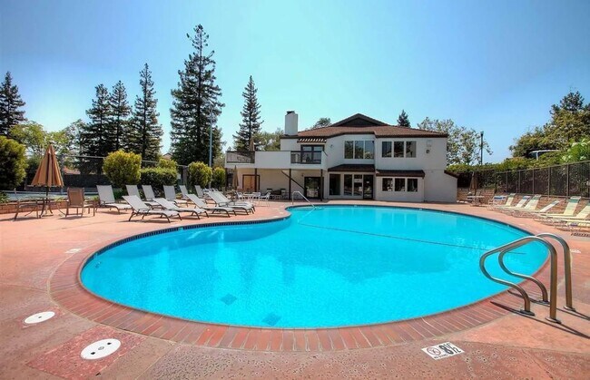 Building Photo - DESIRABLE GATED COMMUNITY WITH VIEWS, POOLS, HOT TUB, FITNESS CENTER, AND MORE!!!