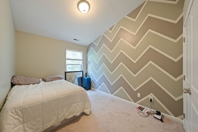 Building Photo - 3bed/2.5 bath Townhouse Near NCCU & Southpoint Mall!