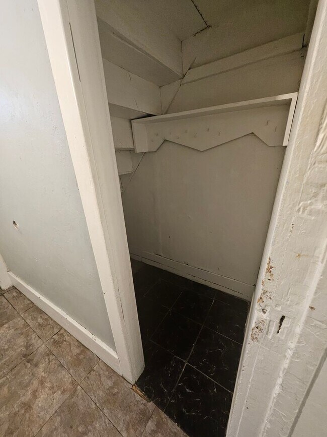 Building Photo - 1123 E 24th St