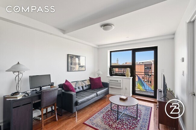 Building Photo - 456 W 167th St