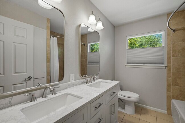 Building Photo - 3206 Albin Dr