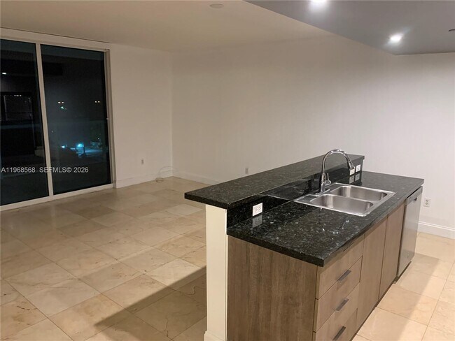 Building Photo - 1401 SW 22nd St