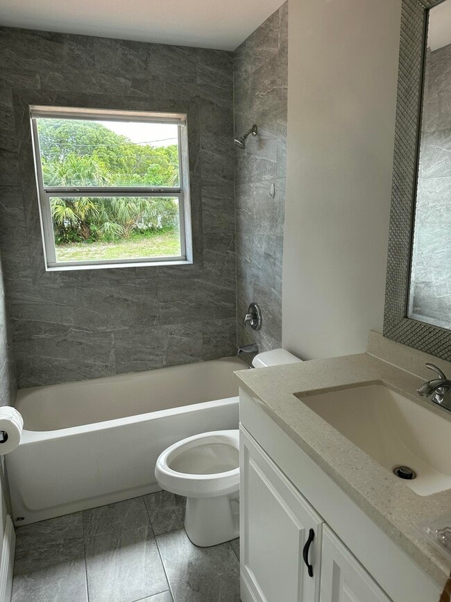 Building Photo - 1092 Florence Rd