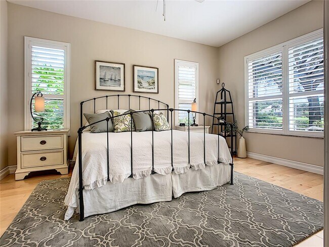 Building Photo - 539 Fallbrook Dr