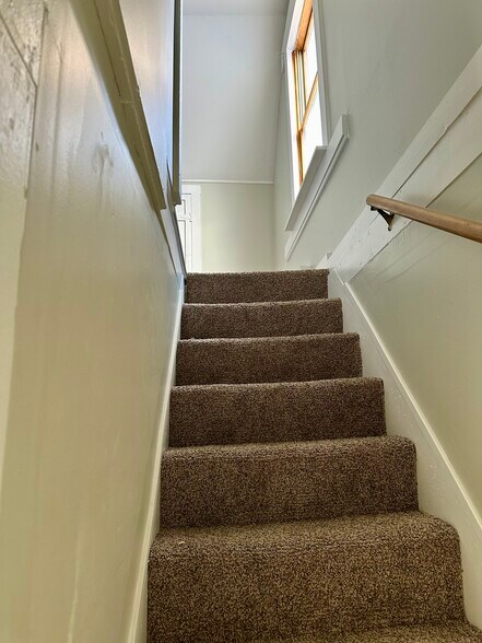 Building Photo - 39 N Spring St