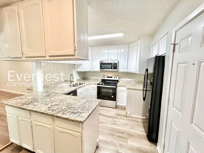 Building Photo - 1505 Hanover Dr