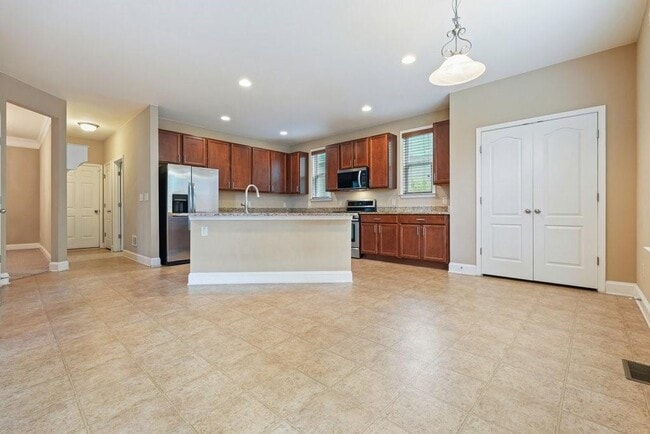 Building Photo - 1010 Chelsey Way