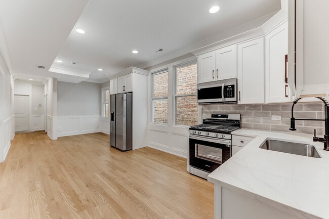 Building Photo - 2512 W 69th St