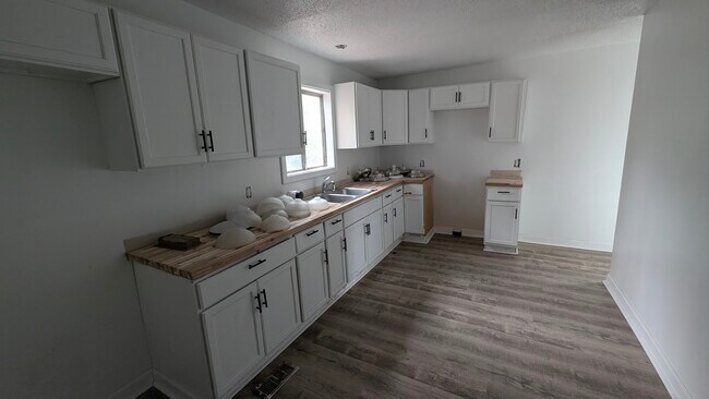 Building Photo - 613 McArthur Blvd