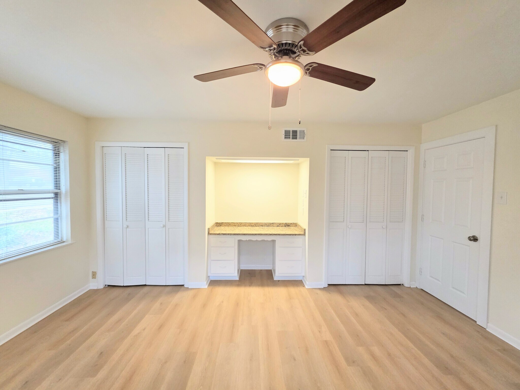 Building Photo - 174 Circle Dr