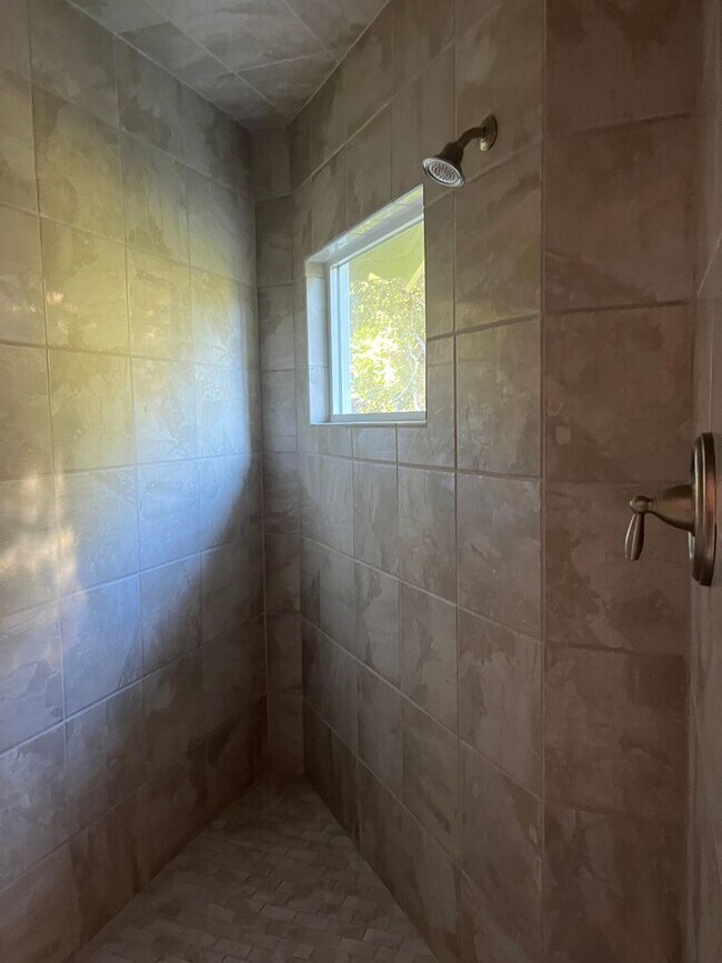 Building Photo - Mckinleyville House Tier 1