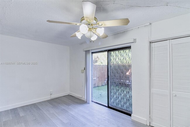 Building Photo - 5209 SW 40th Ave