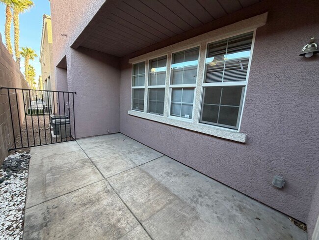 Building Photo - Discover a refreshed 4-bedroom, 2.5-bath home in Las Vegas 89149