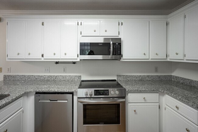 Building Photo - 537 Cedar Rock Dr