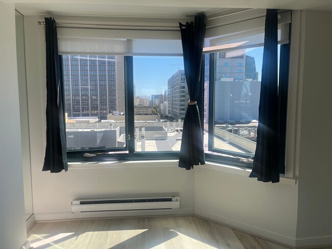 Building Photo - Junior One Bedroom at Opera Plaza