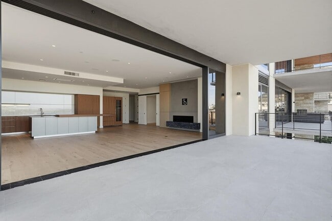 Building Photo - 4849 N Camelback Rdg Dr