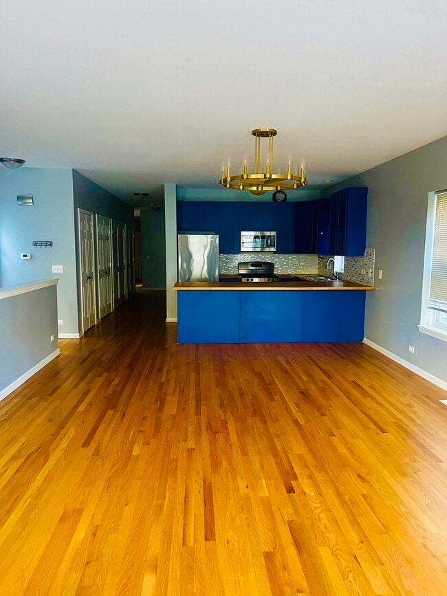 Building Photo - 1900 N Laramie Ave