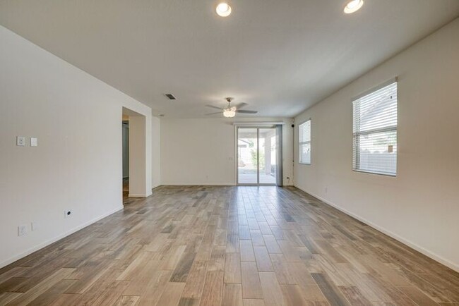 Building Photo - READY TO VIEW NOW! Luxury Living Awaits: E...