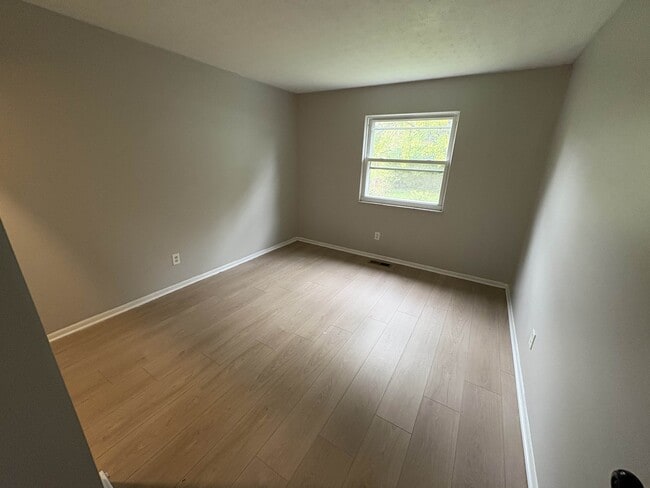 Building Photo - 2526 Queenswood Dr