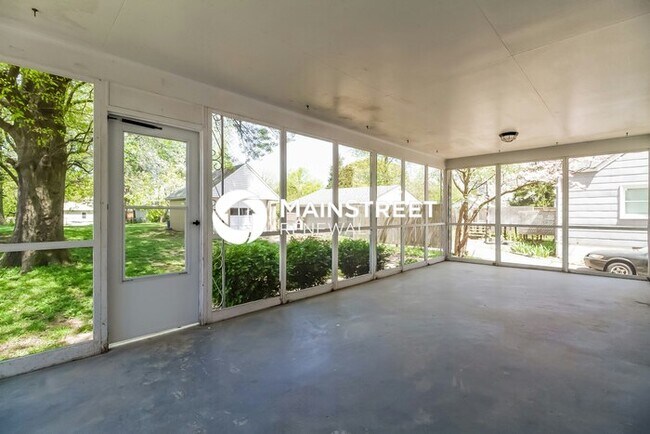 Building Photo - 3 Bedroom Pet-Friendly Home in Louisville,...