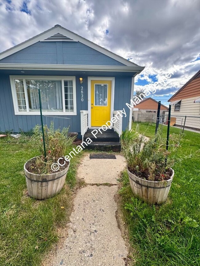 Building Photo - 3 Bed 1 Bath located on the flats
