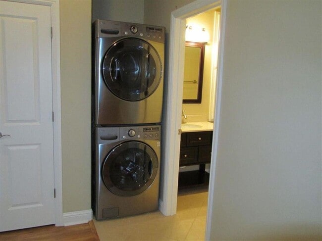 Building Photo - 115 E Main St