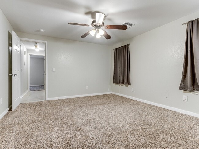 Building Photo - Super clean and updated!