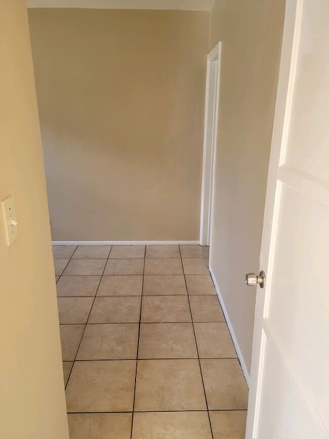 Building Photo - Cozy 1 bed one Bath unit