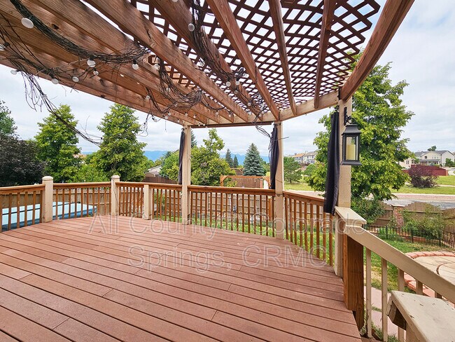 Building Photo - 2615 Helmsdale Dr