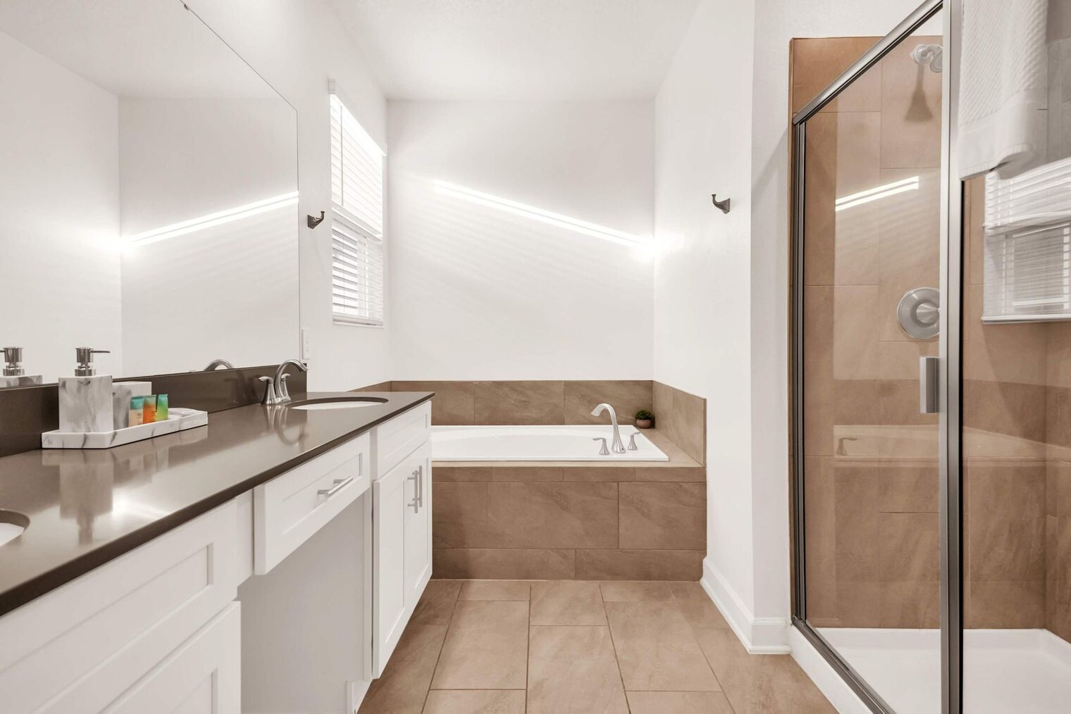 Building Photo - 4330 Rhyme St