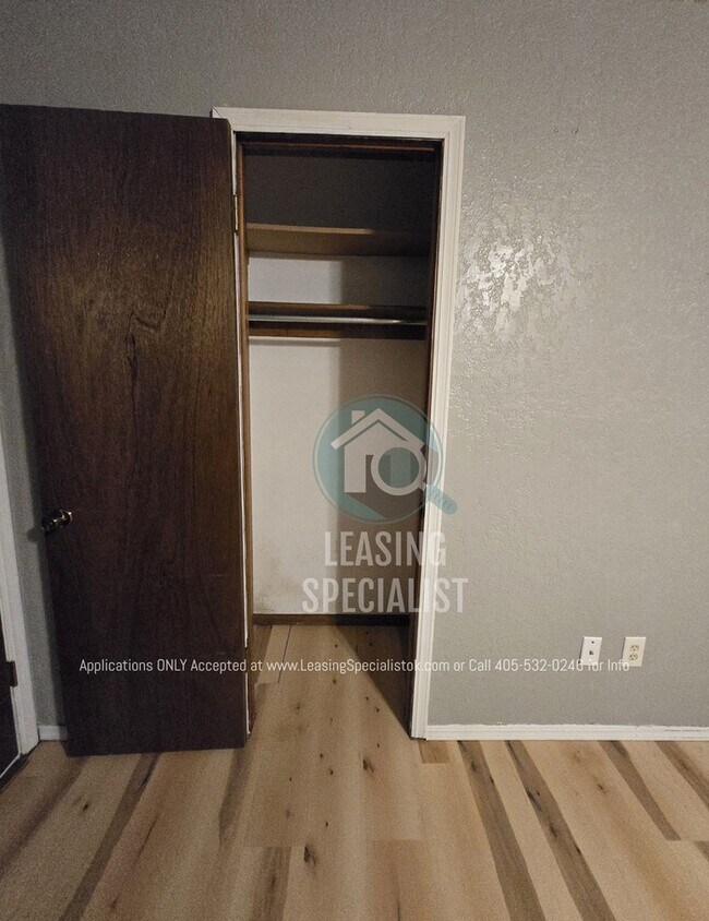 Building Photo - Charming Yukon 3 Bed 2 Bath Home