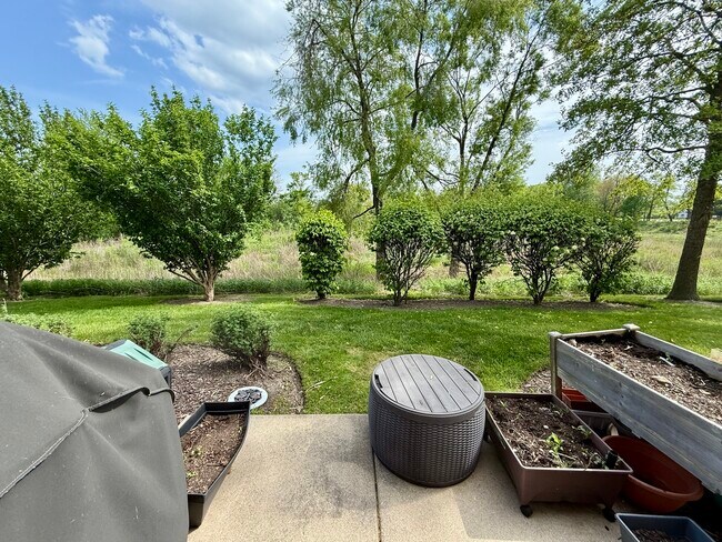 Building Photo - 2427 Golf Ridge Cir
