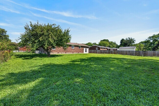 Building Photo - 573 Waldorf Dr