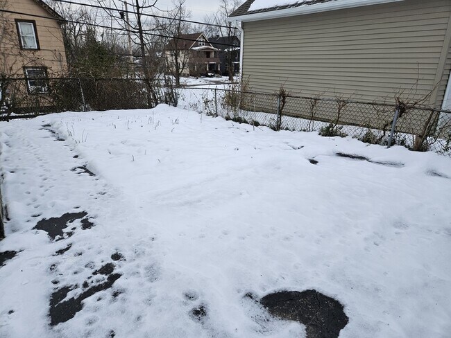 Building Photo - 3378 E 134th St