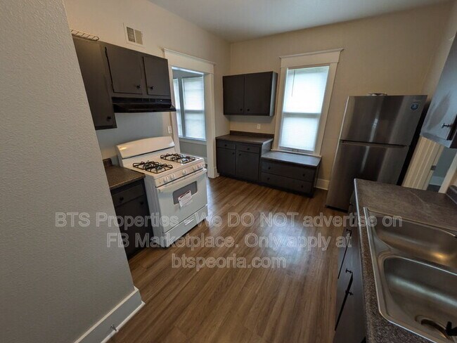 Building Photo - 608 W Loucks Ave