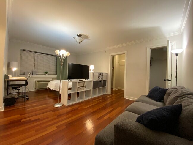 Building Photo - 820 B S Washington St