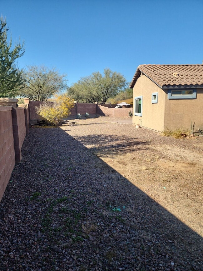 Building Photo - "Charming 3-Bedroom Oasis in Sahuarita - Spacious Living Awaits!"