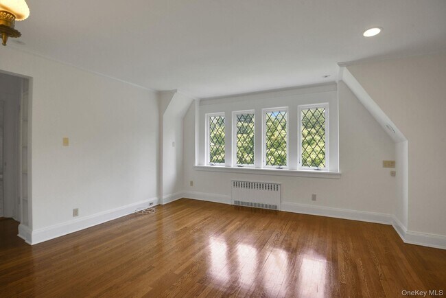 Building Photo - 46 Fenimore Rd