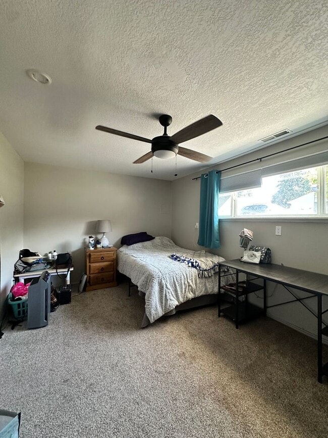 Building Photo - Gorgeous single- family home with Detached...