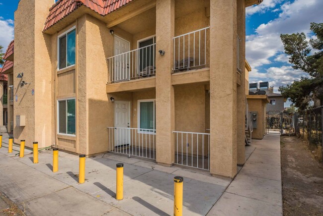 Building Photo - 5303 Del Gado Dr