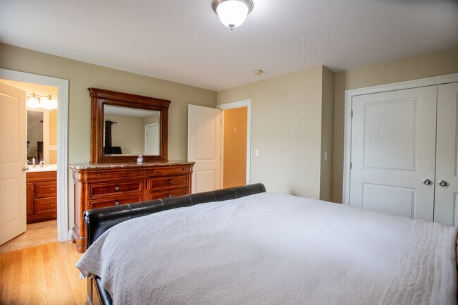 Building Photo - 88 Hyde St