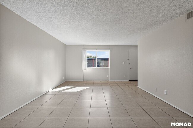 Building Photo - 6502 N 17th Ave